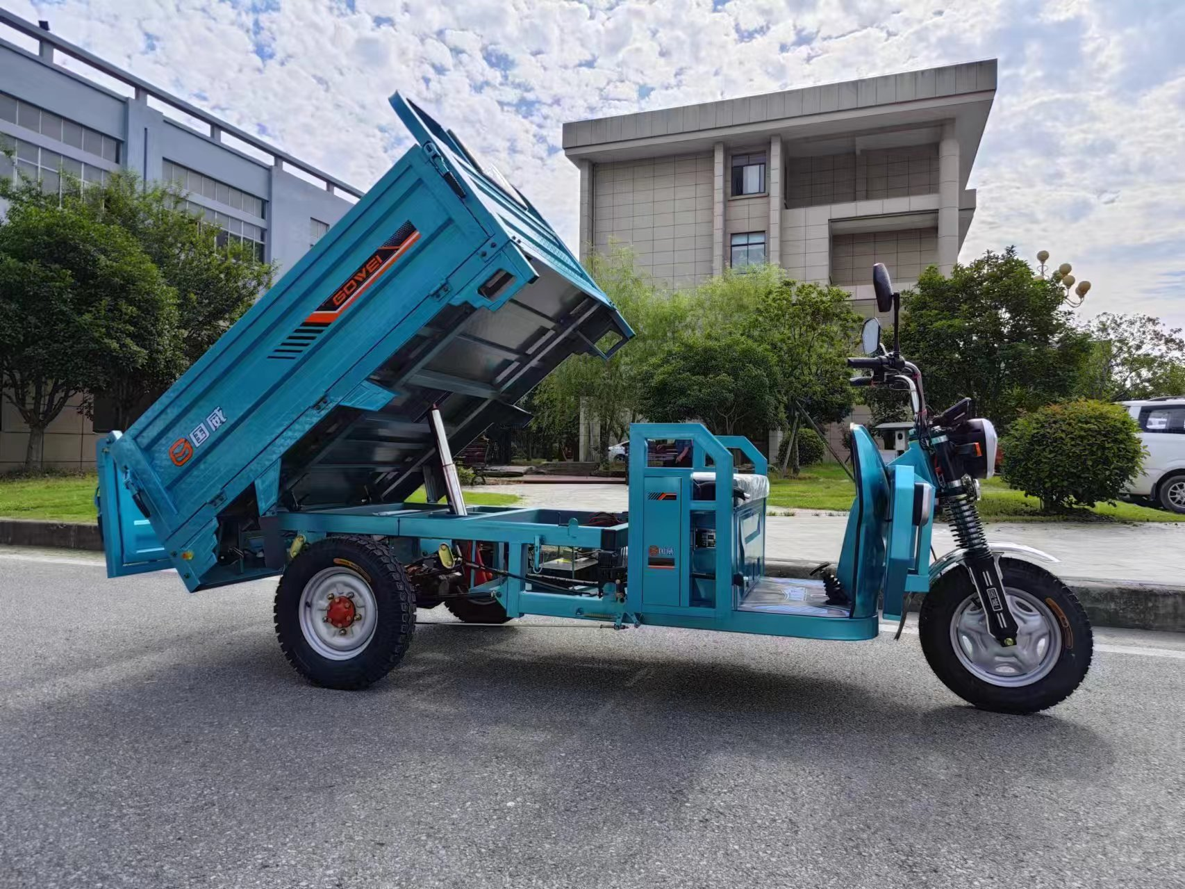 Guowei Automatic Hydraulic Tipper.